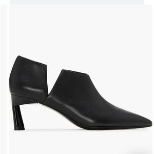 Mercedes Castillo Telma cut out leather booties 37., like new